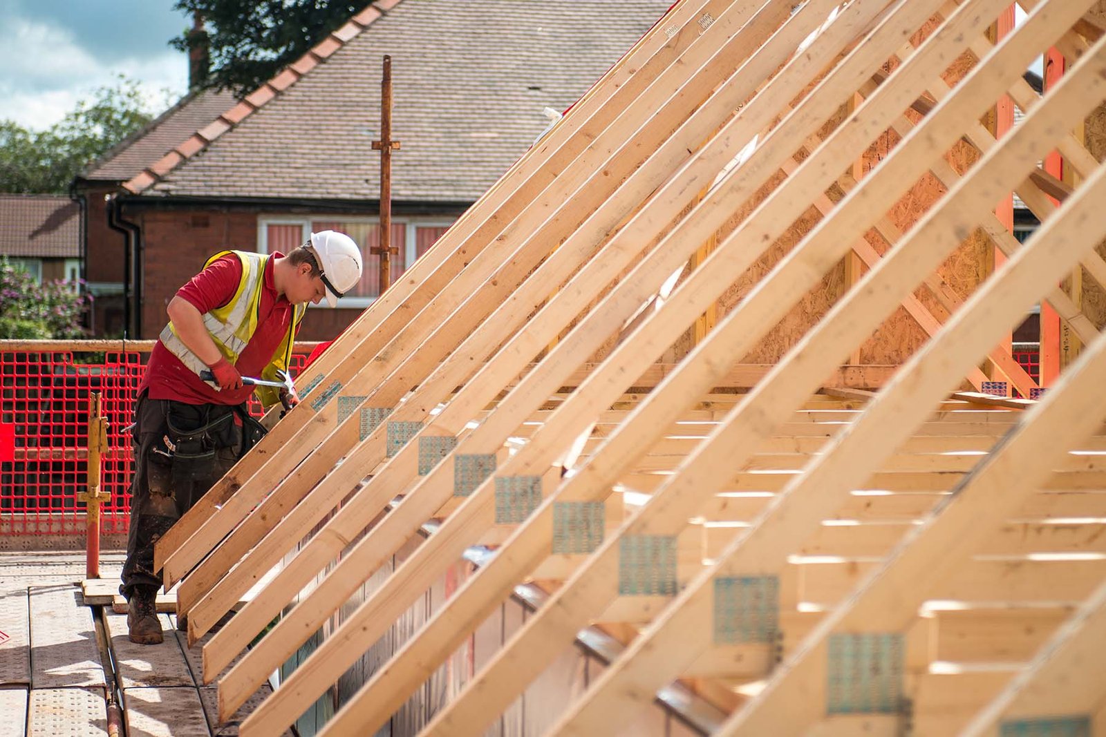 worker-on-construction-site-79QPSB7.jpg